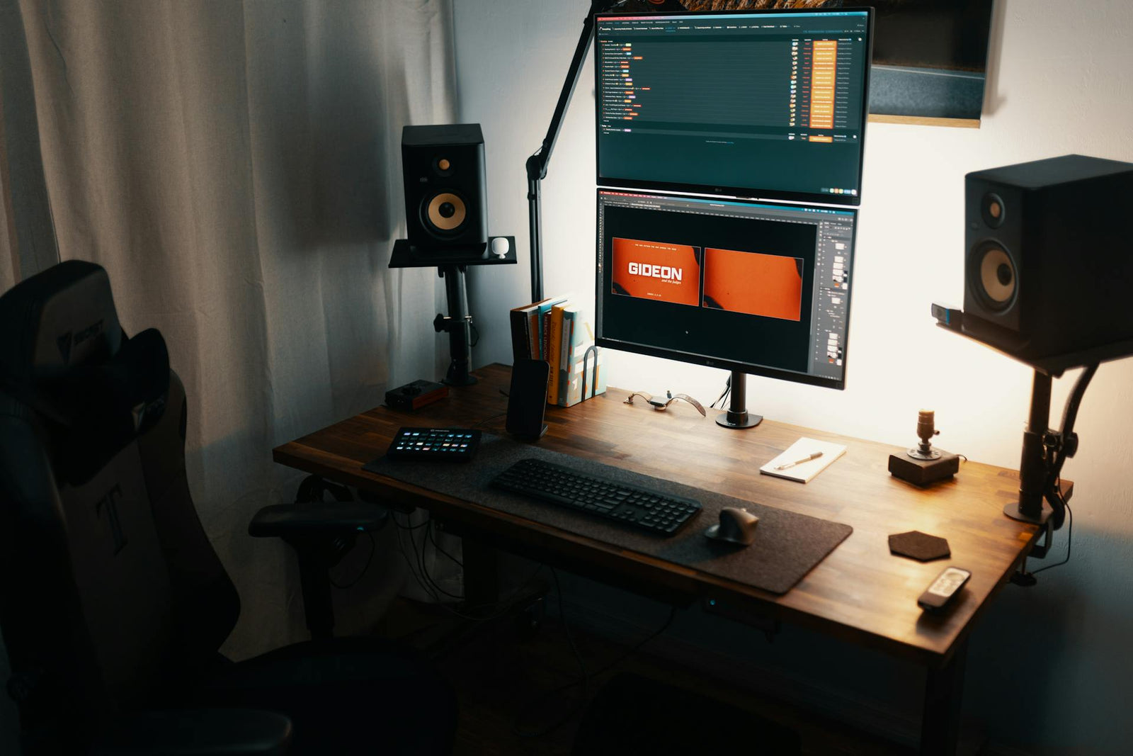 10 Essential Tips for the Perfect Office Desk Setup